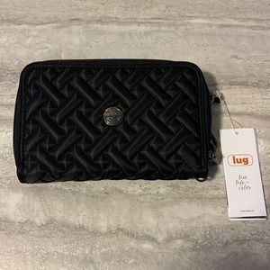 NWT lug quickstep convertible wallet in quilted black.